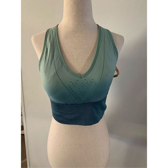 Pink Victoria secret sport bra size medium - Picture 1 of 4
